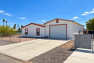 1048 Holly St, Bullhead City, AZ 86442 - Photo 2