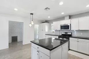 4208 E Wilshire Dr, Phoenix, AZ 85008 - Photo 8