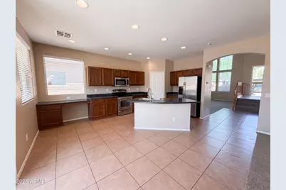 671 W Green Tree Drive, San Tan Valley, AZ 85143 - Photo 2