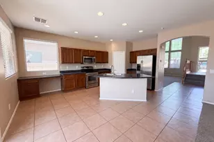 671 W Green Tree Dr, San Tan Valley, AZ 85143 - Photo 2