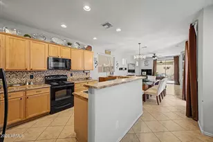 1807 E Dunbar Dr, Phoenix, AZ 85042 - Photo 12