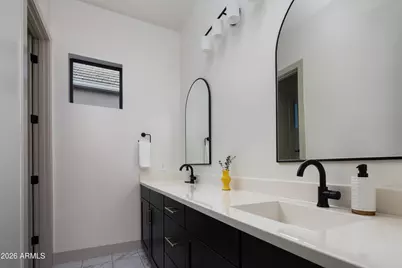 718 E Summerside Road, Phoenix, AZ 85042 - Photo 30