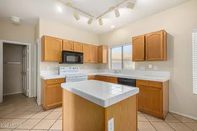 2237 S 63rd Lane, Phoenix, AZ 85043 - Photo 10