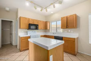 2237 S 63rd Ln, Phoenix, AZ 85043 - Photo 10
