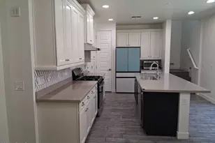 4708 E Daley Ln, Phoenix, AZ 85050 - Photo 8