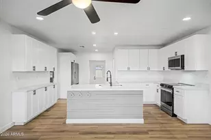 1004 W Manhatton Dr, Tempe, AZ 85282 - Photo 1
