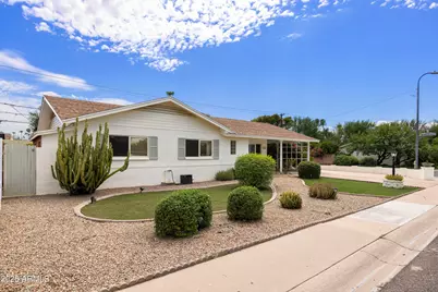 4329 N 35th Street, Phoenix, AZ 85018 - Photo 2