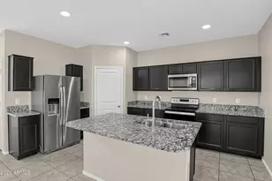 3021 S 78th Dr, Phoenix, AZ 85043 - Photo 4