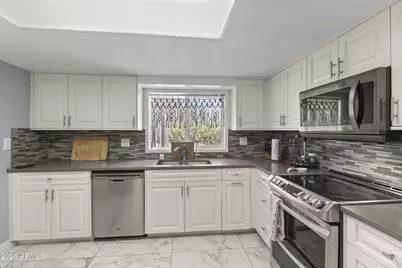 20026 N 101st Avenue, Sun City, AZ 85373 - Photo 8