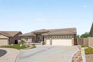 2758 S Royal Wood Cir, Mesa, AZ 85209 - Photo 6