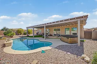 2758 S Royal Wood Cir, Mesa, AZ 85209 - Photo 2