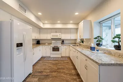 7640 E Minnezona Avenue, Scottsdale, AZ 85251 - Photo 2