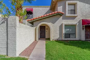 8641 S 51st St, Phoenix, AZ 85044 - Photo 1