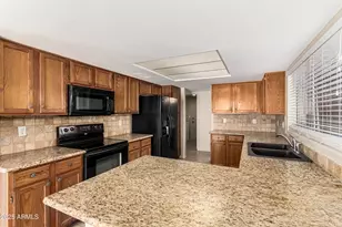 1334 E Helena Dr, Phoenix, AZ 85022 - Photo 8