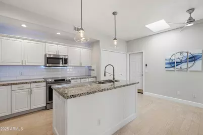 9034 W Port Royale Lane, Peoria, AZ 85381 - Photo 10