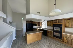 10925 W Kaler Dr, Glendale, AZ 85307 - Photo 6
