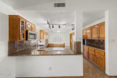 8122 S Palm Drive, Tempe, AZ 85284 - Photo 12