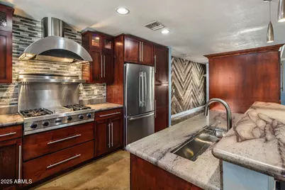 852 W Caribbean Lane, Phoenix, AZ 85023 - Photo 8