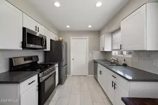1835 W Behrend Dr, Phoenix, AZ 85027 - Photo 6