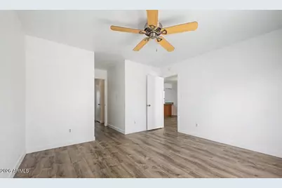 7040 W Olive Avenue #40, Peoria, AZ 85345 - Photo 14