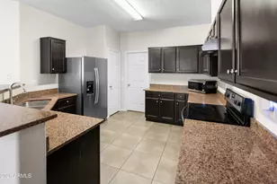 1523 N 81st Dr, Phoenix, AZ 85043 - Photo 8