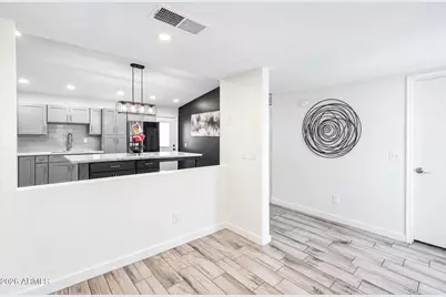 7139 W Earll Drive, Phoenix, AZ 85033 - Photo 8