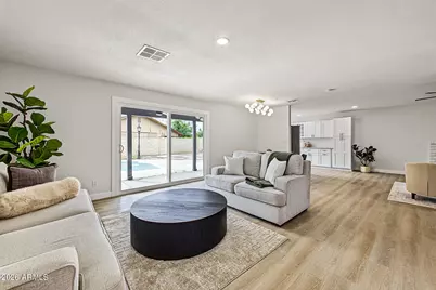 14216 N 39th Drive, Phoenix, AZ 85053 - Photo 8
