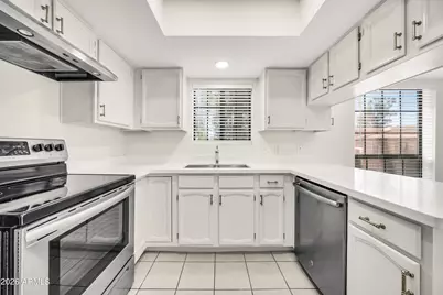 8302 N 21st Drive #L201, Phoenix, AZ 85021 - Photo 10