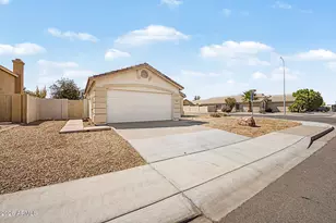881 E Orchid Ln, Chandler, AZ 85225 - Photo 2