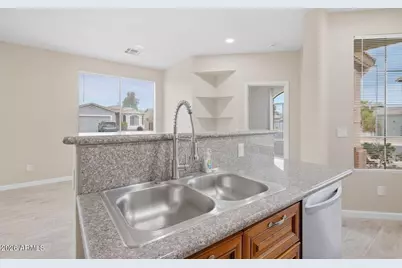 6537 S 15th Drive, Phoenix, AZ 85041 - Photo 6