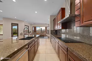 2334 E Samantha Way, Phoenix, AZ 85042 - Photo 12