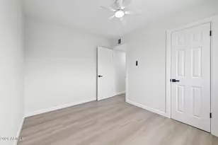 4332 W Crittenden Ln, Phoenix, AZ 85031 - Photo 18