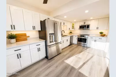 9419 N 53rd Avenue, Glendale, AZ 85302 - Photo 8