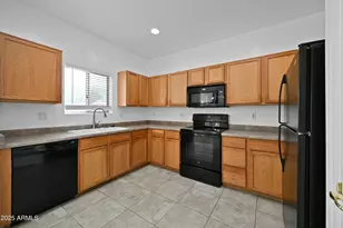 605 W Latona Rd, Phoenix, AZ 85041 - Photo 10