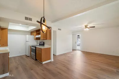 3810 N Maryvale Parkway #Apt 1099, Phoenix, AZ 85031 - Photo 6