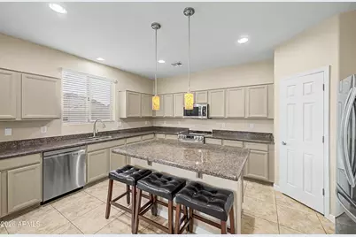 2328 W Melody Drive, Phoenix, AZ 85041 - Photo 6