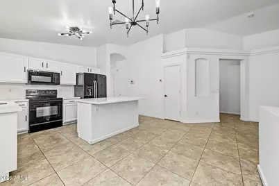 9017 W Avalon Drive, Phoenix, AZ 85037 - Photo 8