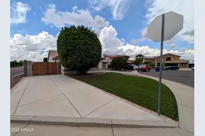 15748 W Paradise Lane, Surprise, AZ 85374 - Photo 2