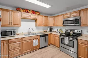 3710 E Ludlow Dr, Phoenix, AZ 85032 - Photo 10