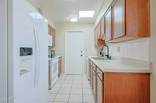 10841 W Santa Fe Dr, Sun City, AZ 85351 - Photo 10