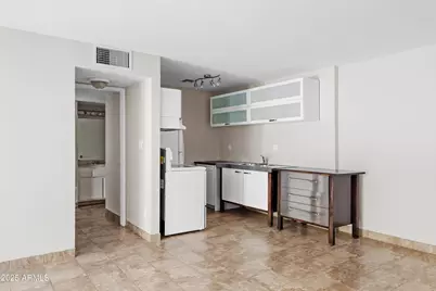 5525 E Thomas Road #R11, Phoenix, AZ 85018 - Photo 2