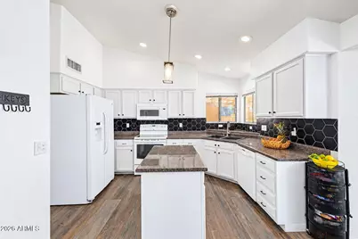15328 N 87th Avenue, Peoria, AZ 85381 - Photo 8