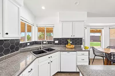 15328 N 87th Avenue, Peoria, AZ 85381 - Photo 10