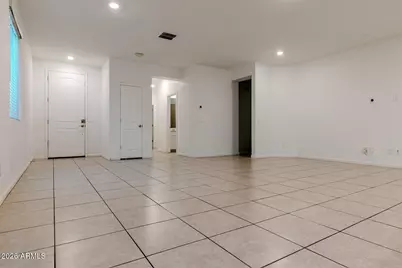 9210 W Willow Bend Lane, Phoenix, AZ 85037 - Photo 10