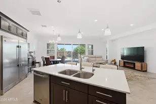 2522 E Pleasant Ln, Phoenix, AZ 85042 - Photo 8