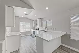 21831 N 33rd Dr, Phoenix, AZ 85027 - Photo 4