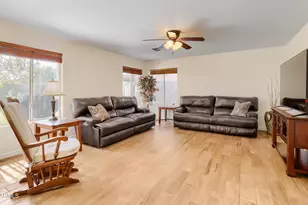 233 W Grovers Ave, Phoenix, AZ 85023 - Photo 10