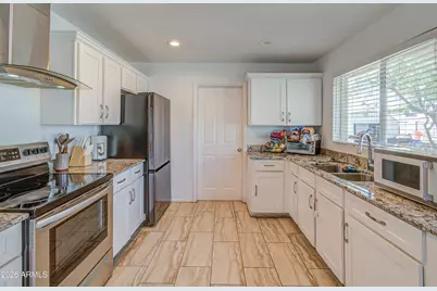 7530 W Roma Avenue, Phoenix, AZ 85033 - Photo 12