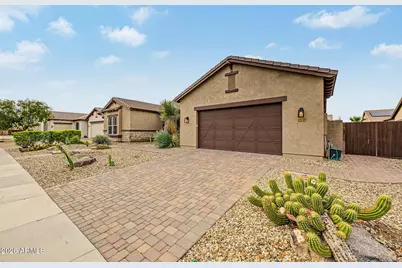 16076 W Wilshire Drive, Goodyear, AZ 85395 - Photo 4