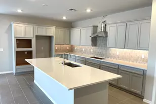 9992 W Catalina Dr, Avondale, AZ 85392 - Photo 2